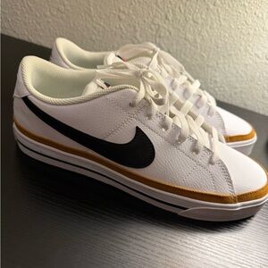 Nike Court Legacy
